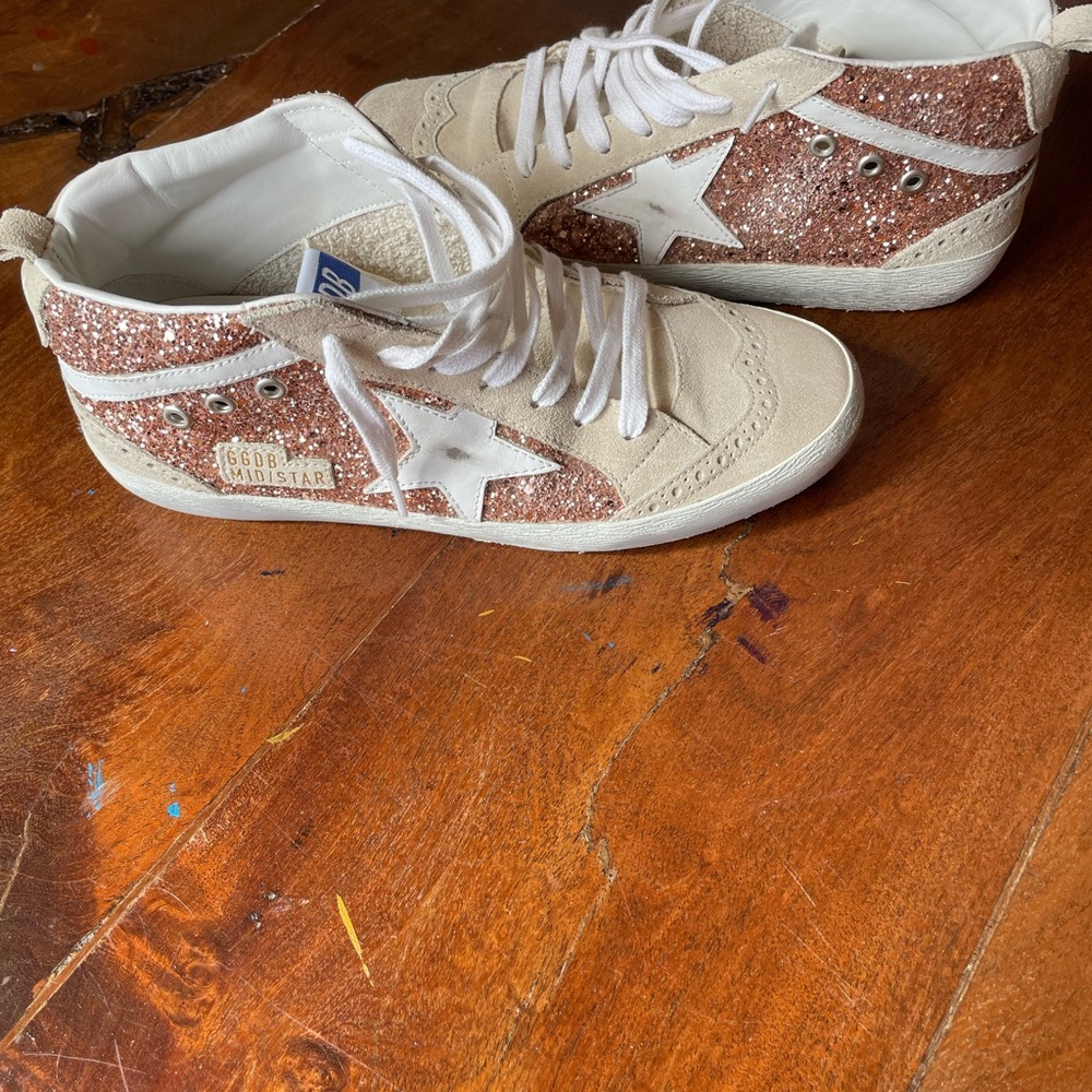 Golden Goose Pink and White Sneakers Fashionable Design - Picture 3 of 8